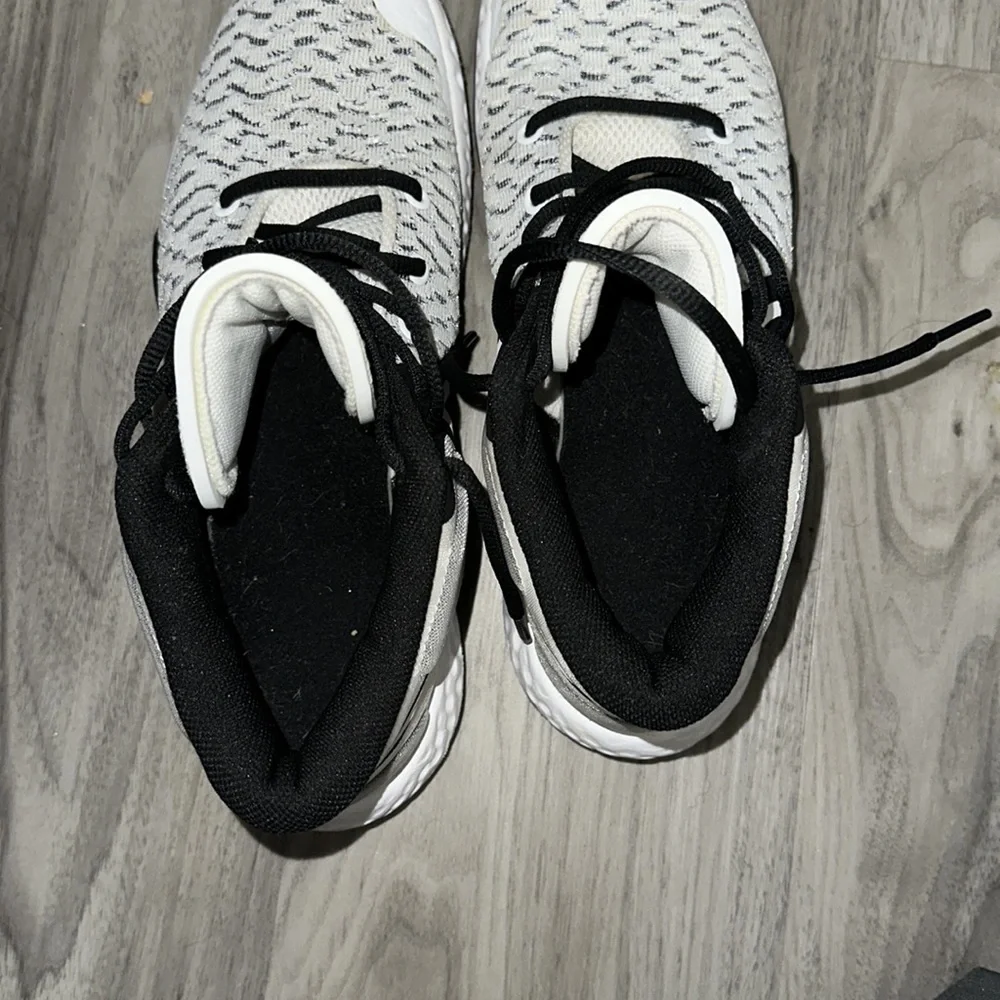 Nike Men's Size 9.5 KD Trey 5 VIII Basketball Shoes - Picture 5 of 6